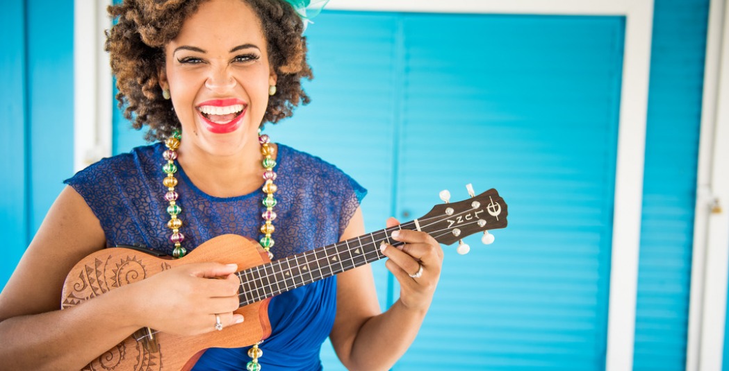 Jazzy Ash holding a ukulele