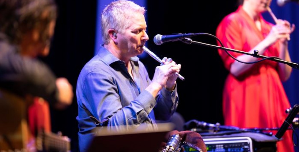 Eric Rigler of Celtic Christmas playing pipe