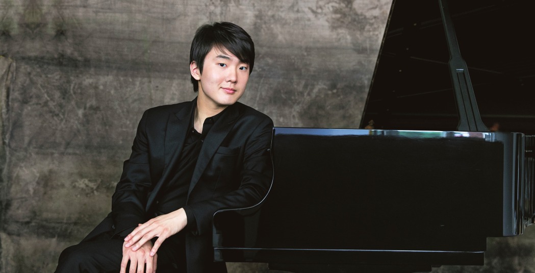 Seong-Jin Cho at piano