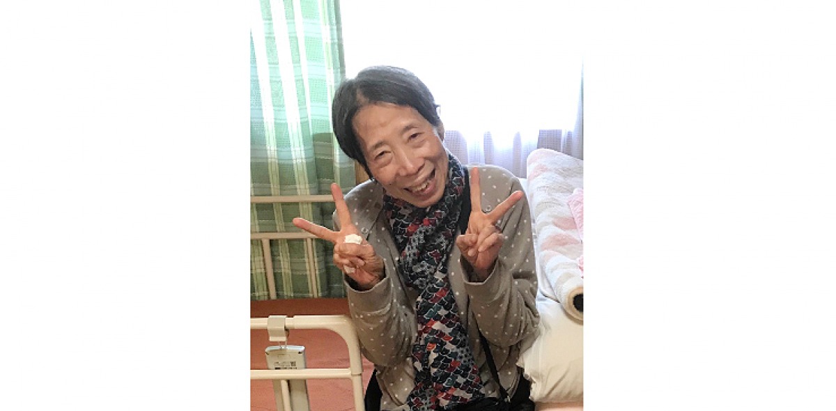 Mrs. Okabe flashing peace signs