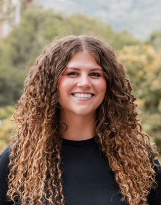 Alexa Girouard Headshot