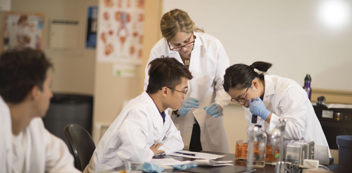 Soka University professor and students in science lab