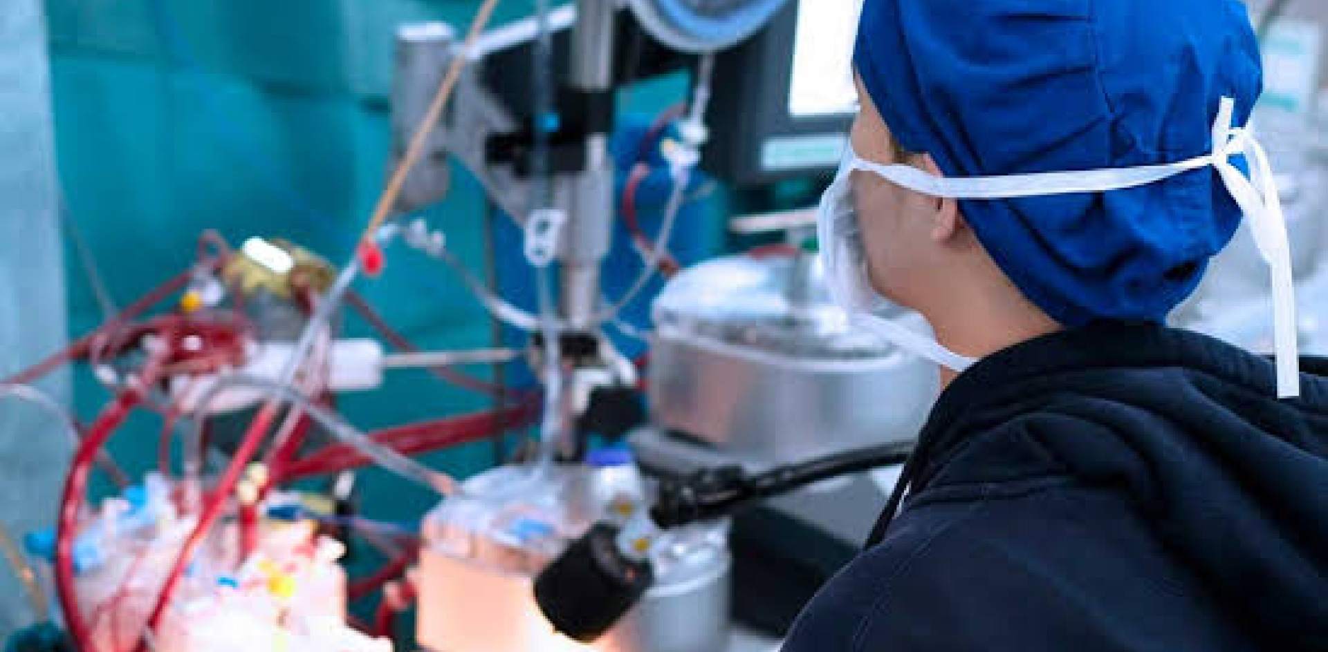 Cardiovascular perfusionist's job during a surgery
