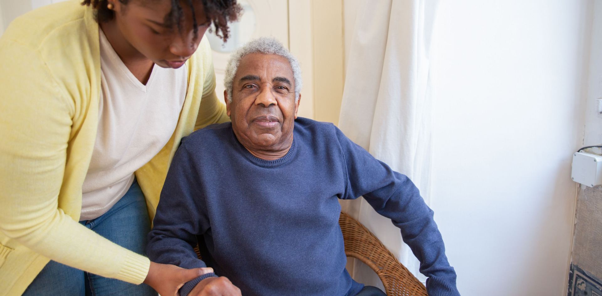 OT suppporting an elderly patient of stroke 