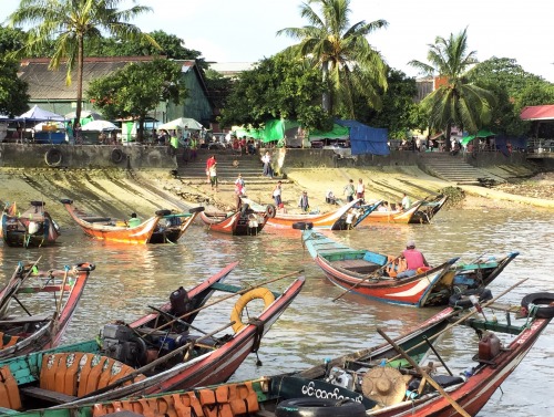 Image of boats on a dock.