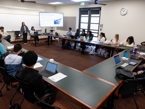 Members of the Nuclear Politics Summer Program engage in a discussion