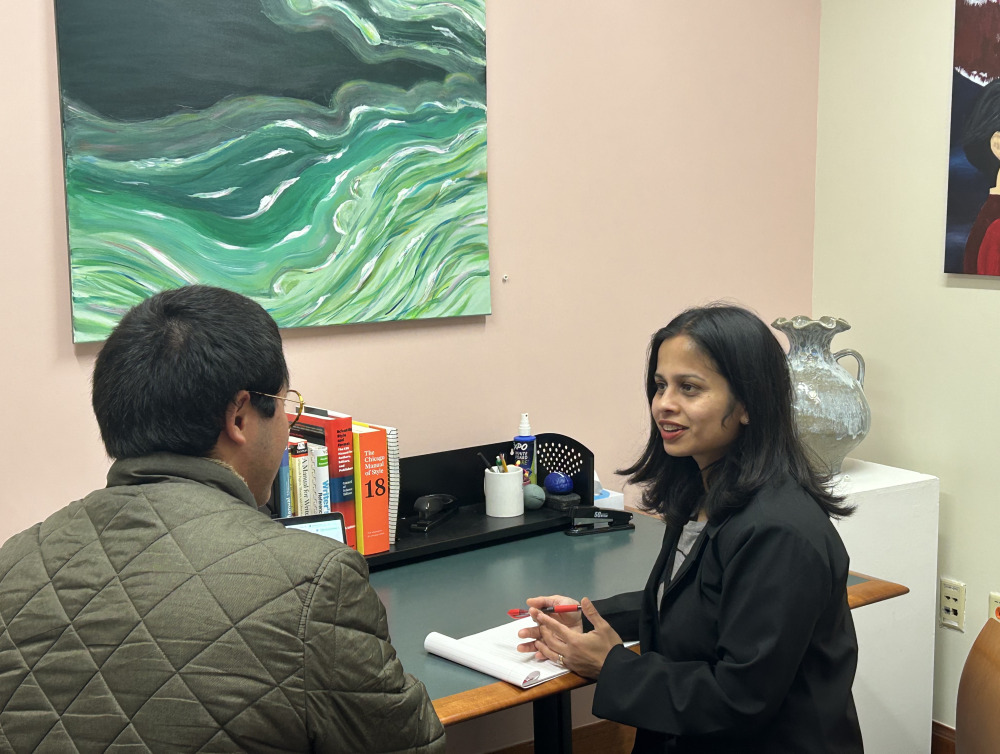Image of Sanchaika tutoring a student