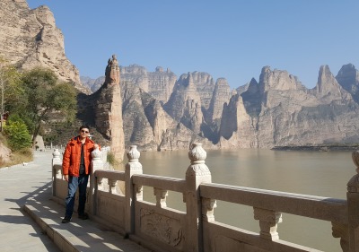 Student at Binglingsi Grottoes in China