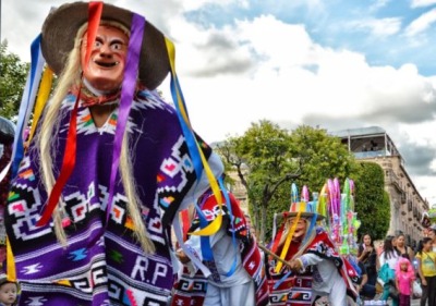 Image of a Latin American parade.