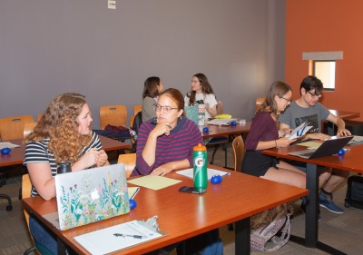 Image of students in writing center workshop.