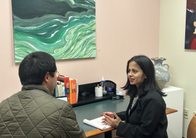 Image of Sanchaika tutoring a student