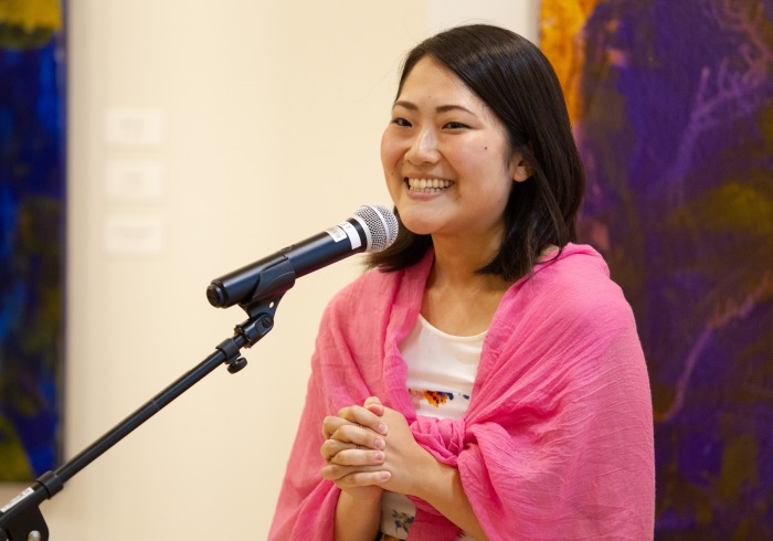 Image of alumni speaker in pink shawl