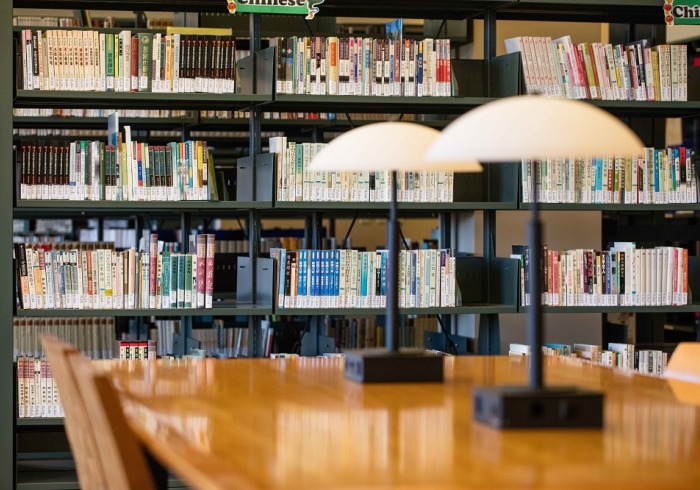 Image of library bookshelves.