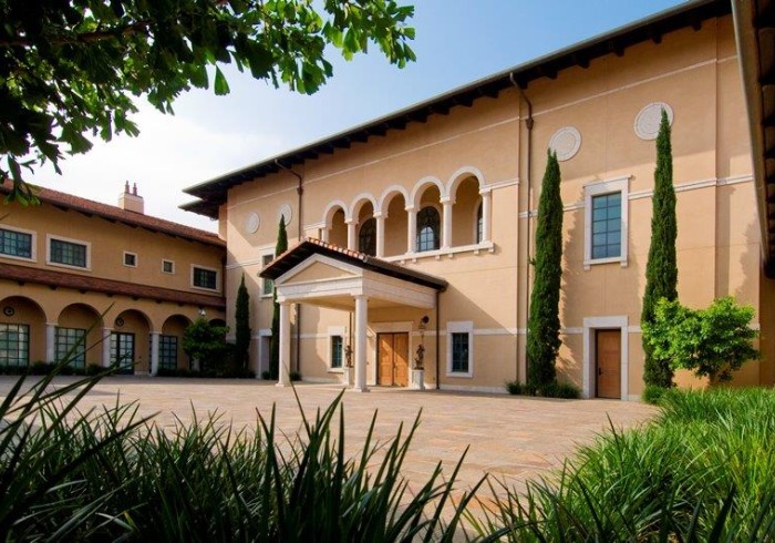 Image of the athenaeum courtyard