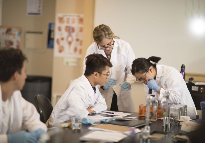 Soka University professor and students in science lab