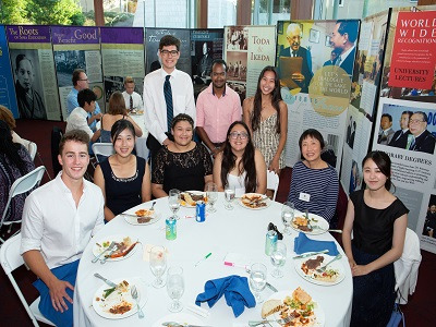 Image of students at welcome dinner