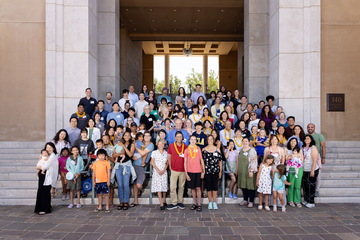 Alumni and their families pose for a commemorative photo of the 30th anniversary of the SUA Graduate School