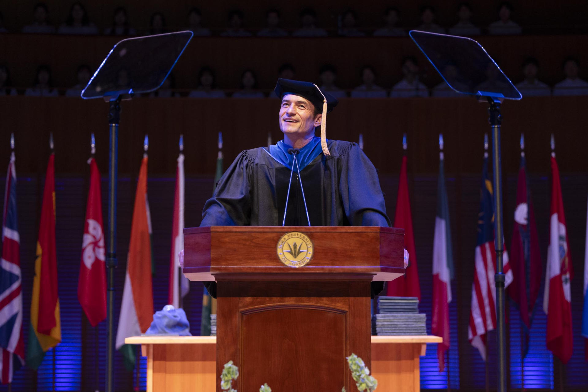 Orlando Bloom speaks to the Class of 2025 during SUA's Commencement Ceremony.
