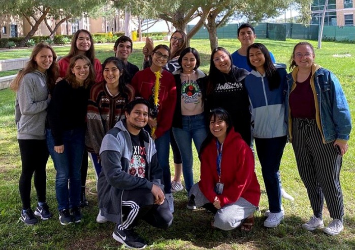 Latines Unides gathers for group photo