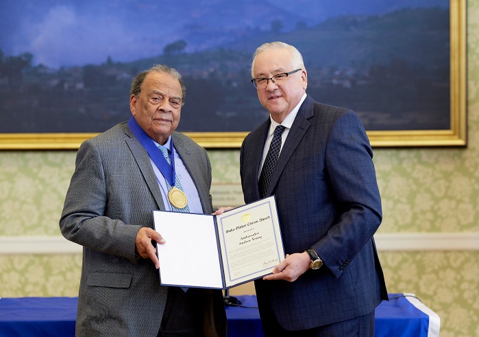 Ambassador Andrew Young accepts Soka Global Citizen Award from President Ed Feasel