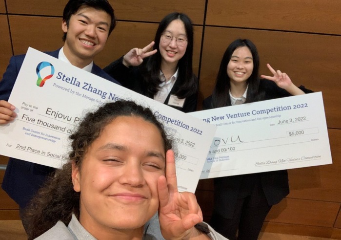 Qiankuan Yang ’23, Yixin Wang ’23, UCI student Qian "Rebecca" Liu, and Aarohee Bhattarai ’23 pose with giant checks at the UCI New Venture Competition.