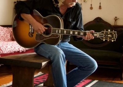 Arlo Guthrie playing guitar