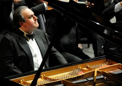 Yefim Bronfman playing piano in concert