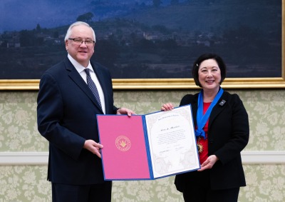 Soka President Ed Feasel presents Orange County Supervisor Lisa Bartlett with SUA’s Highest Award of Honor