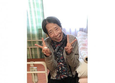 Mrs. Okabe flashing peace signs