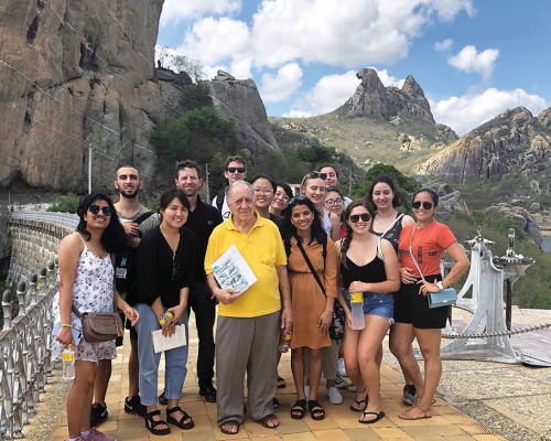 Soka class gathers a scenic spot on Brazil trip