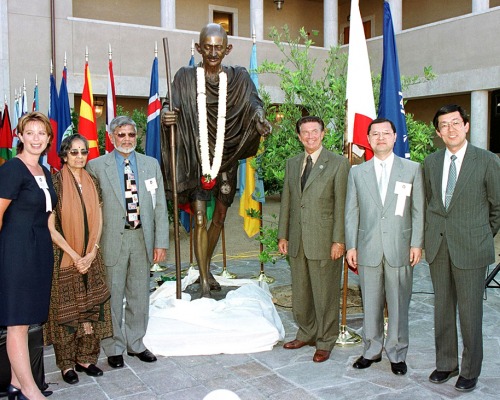 Dignitaries pose with statue of Mohandas K. Gandhi